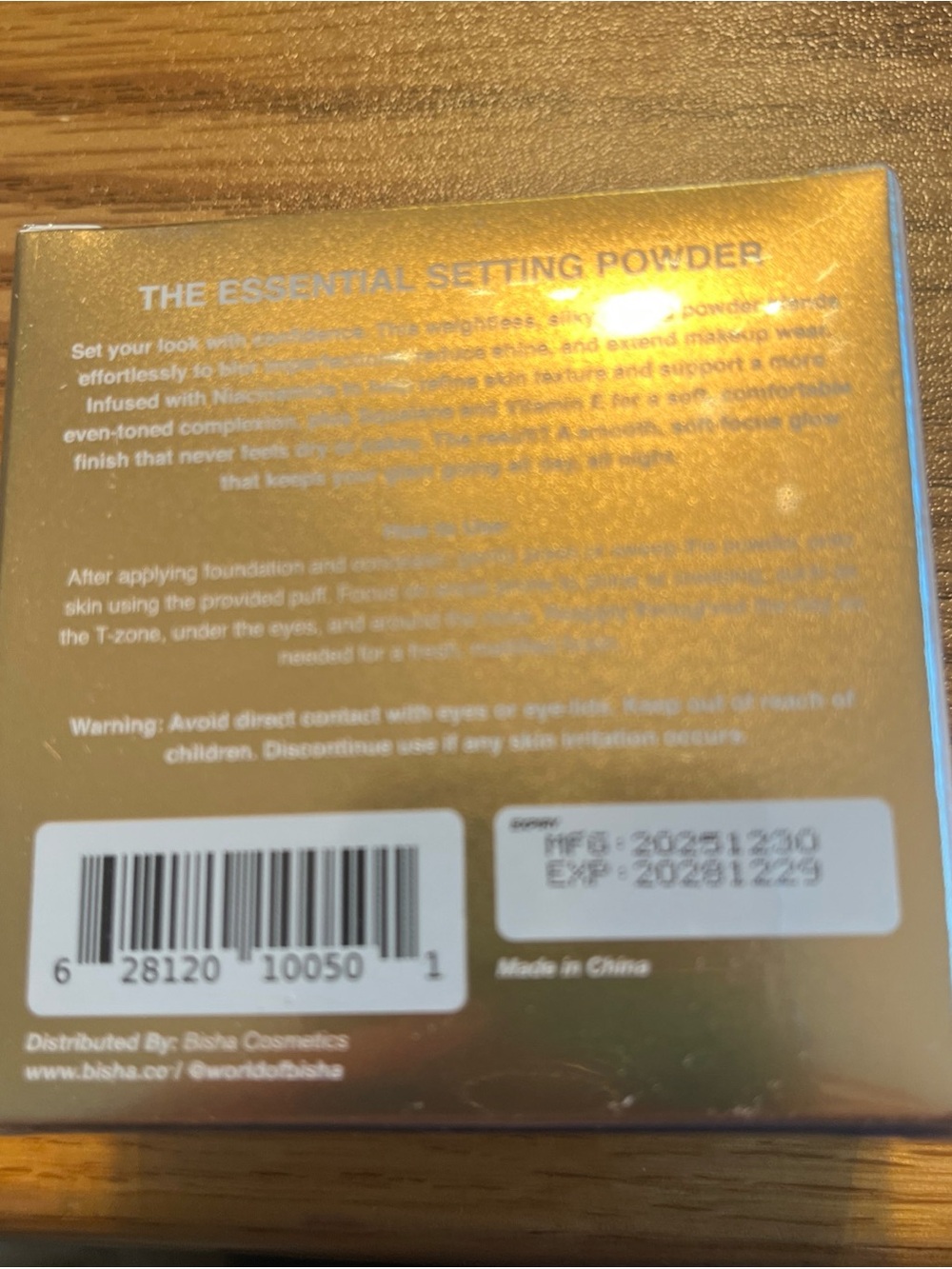 BISHA Translucent Setting Powder - Gold Compact - Picture 3 of 5